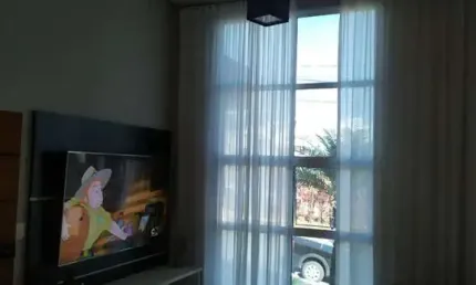 Linda casa térrea com 3 dormitórios sendo 1 suíte, piscina e aquecimento solar no villágio