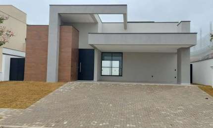 'Casa Encantadora em Alphaville Nova Esplanada 3: 3 Suítes, Pé Direito Duplo. Localização Próxima ao Shopping Iguatemi Esplanada.'