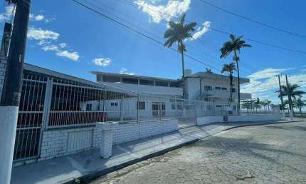 Incrível Prédio Empresarial para clínicas médicas ou laboratório com 1.450m2