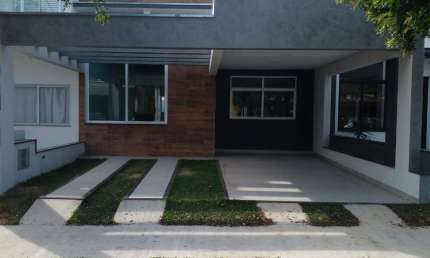 Casa térrea com 105m² à venda no condomínio Horto Florestal II