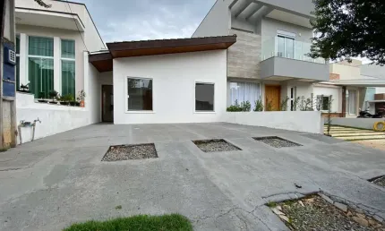 Excelente Casa de 100M²  no Condomínio Horto Florestal I Para Venda e Locação