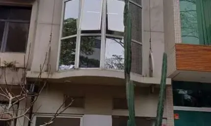Vende-se Prédio para fins comerciais/residenciais na Calçada das Begônias