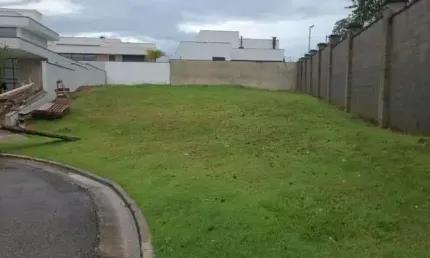 Oportunidade Única: Terreno Amplo em Localização Privilegiada no Alphaville 3