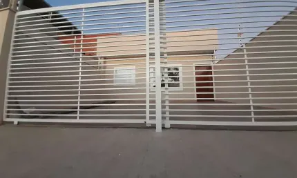Casa disponível para venda e locação na zona industrial - éden