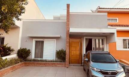 Residência Exclusiva no Condomínio Horto Florestal 1 com Design Moderno e Aconchegante