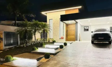 Casa Alto Padrão com 4 Suítes e Piscina no Condomínio Morada da Praia.