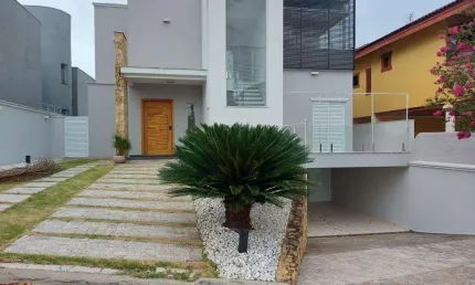 Casa sobrado de 489m² de terreno localizado no jardim residencial village vert!