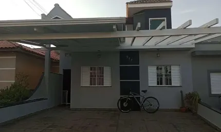 Casa com 150,5m² do terreno e área construída 107m² localizada em sorocaba no condomínio residencial horto florestal
