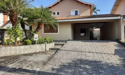 Sobrado de 387m² localizado no alphaville residencial 3 - santana de parnaíba/sp!