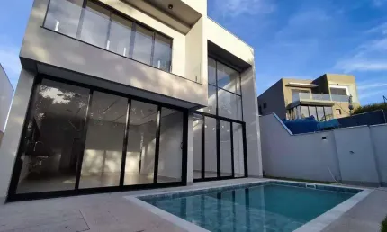 Ampla residência de 340m² localizada no Alphaville Nova Esplanada 1.