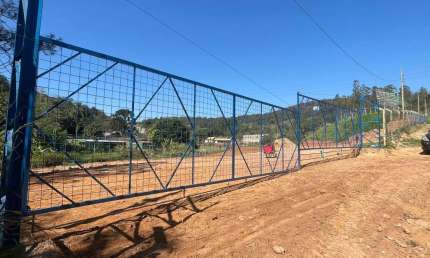 Área Empresarial e Industrial de Alto Potencial com Estacionamento para até 70 Vagas no Final de Obras
