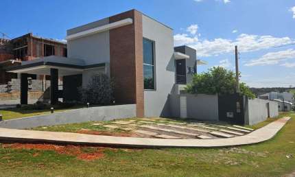 Loteamento Fazenda Alta Vista: Casa Espetacular com Piscina em Salto de Pirapora