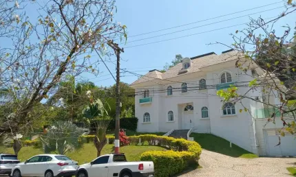 Casa dos sonhos à venda no tamboré 1: conforto, lazer e privacidade