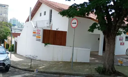 Imóvel Comercial de Esquina no Campolim - 9 Salas, 2 Recepções e Estacionamento
