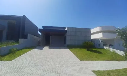 Casa térrea com 3 suítes e piscina no condomínio alphaville nova esplanada 4