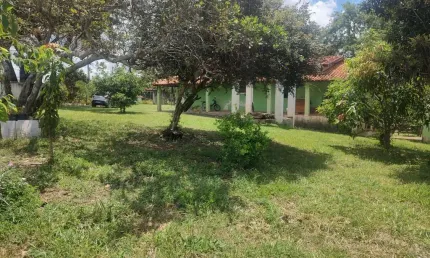 Chácara com 8925,30m² de terreno, casa de 204m², barracão e poço caipira