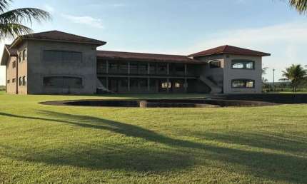 Fazenda comercial de alto padrão no Centro de SP: 28 quartos e 24.500 m² de área!