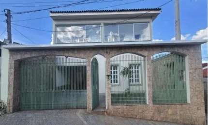 Imperdível! Casa à venda em Sorocaba-SP, Vila Jardini: 4 quartos, 3 banheiros, 2 vagas de garagem, 300m². Confira já!