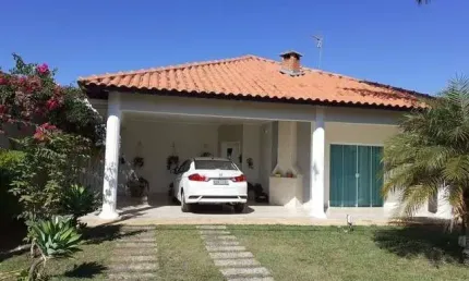 Troco casa no condomínio village ipanema i, em aracoiaba da serra