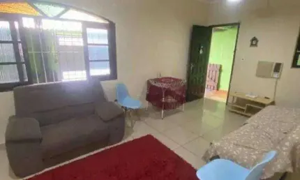Casa com 2 dormitórios + edícula com 1dormitório e banheiro + sótão inteiro com ar condicionado!