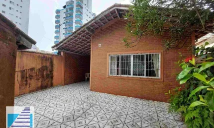 Casa com 3 dormitórios à venda, 135 m² por R$ 800.000 - Vila Assunção - Praia Grande/SP