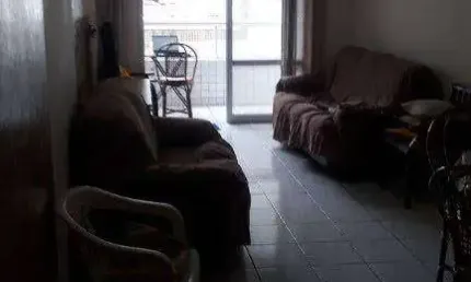 Apartamento com 2 dormitórios 1 suíte - pé na areiaà venda por r$ 405.000 - ocian - praia grande/sp