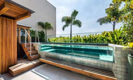 Alto de Pinheiros: 3 Suítes | 4 Vagas | 378 m² úteis