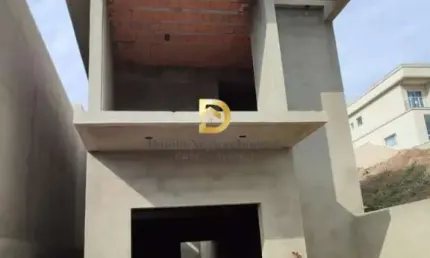 Casa com 3 quartos à venda na Rua Araçary, 151, Villas do Jaguari, Santana de Parnaíba por R$ 490.000