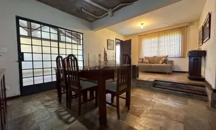 Casa em lote de 360m² com 4 quartos sendo 01 com suite à venda, 256 m² por R$ 1.150.000 - Planalto - Belo Horizonte/MG