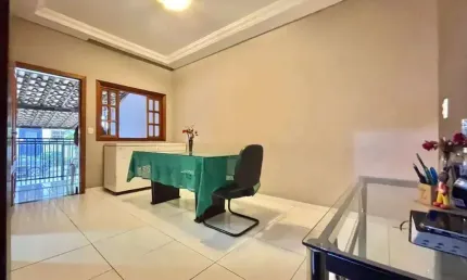 Vendo casa com 03 quartos no bairro Santa Amélia -BH