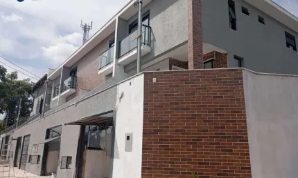 Casa de Luxo à Venda no Bairro Cabral | 170m² | R$ 1.275.000