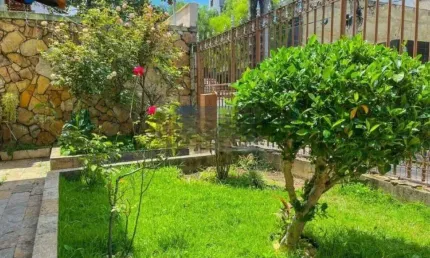 Casa com entrada independente em lote de 324m², com 03 quartos sendo 01 com suite, no valor de 1.100.000,00 no bairro Liberdade