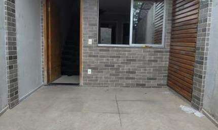 Casa geminada com entrada independente com 02 quartos no valor de 360.000 no bairro Xangrila Contagem