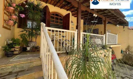 Casa duplex com entrada independente com 03 quartos sendo 01 com suite no valor de 745.000 no bairro Planalto