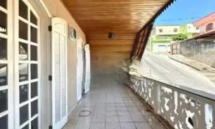 Casa em lote de 360²m com 05 quartos sendo 02 com suite no valor de 950.000,00 no bairro Planalto