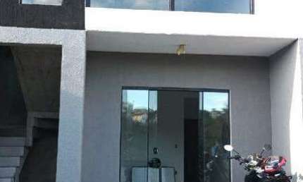 Vendo casa geminada com entrada independente com 03 quartos sendo um com suite, 105m² no valor de 450.000,00 no bairro Xangrila