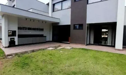 Vendo casa em condominio fechado com 03 quartos sendo 01 suite master com 208,75m² no bairro Garças