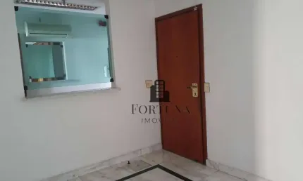 Conjunto comercial com168 m², a 3 minutos da praça da árvore