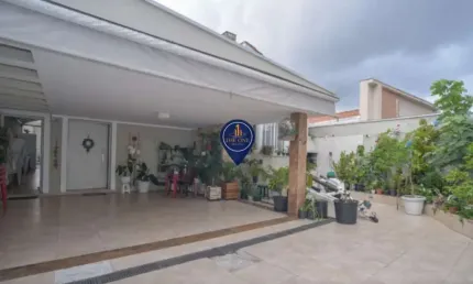 Casa com 5 dormitórios sendo 2 suítes, 4 vagas de garagem, localizado na rua camundo à 20 minutos a