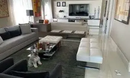 Apartamento com 3 dormitórios sendo os 3 suítes, 5 vagas, 245m², tem 245 m2 com 5 vagas, com tomada