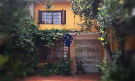 Sobrado à venda com 3 dormitórios sendo 3 Suítes, 2 Vagas, 300 M², 4 banheiros, localizado na Rua d