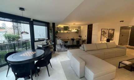 Apartamento 04 Dormitórios, 02 Suítes,2 Vagas,05 banheiros com 247 de área útil  à venda localizado