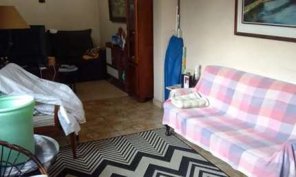 Sobrado à venda 3 dormitórios, 2 banheiros,3 salas, jardim de inverno, e quintal com uma vaga de ga