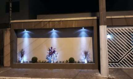 Casa à venda, com 2 dormitorios, 1 sala, 2 banheiros e 2 vagas, localizado na Rua José Alves Passos