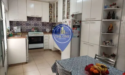Sobrado à venda, com 3 dormitorios, 1 suite, 1 banheiro e uma vaga, localizado na rua robertson cam