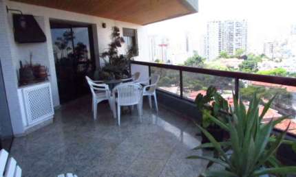 Lindo apto de 3 dormitorios, 5 banheiros, e 3 vagas de garagem, de frente para o Parque da Aclimaçã