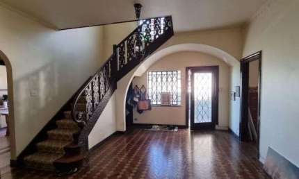 Casa Sobrado à venda de 250m² em Perdizes, São Paulo, SP.  3 dormitórios no andar superior, 2 salas
