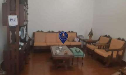 Casa térrea, excelente localização, 4 dormitório, 6 vagas entrada lateral, quintal grande