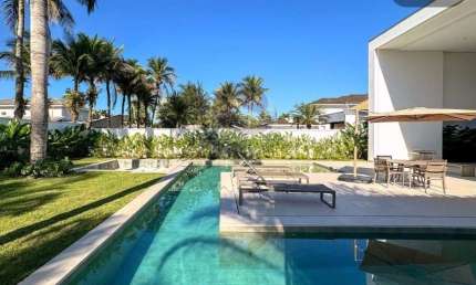 Sobrado à venda, 7 dormitórios, 6 vagas de garagem, piscina privativa, Jardim Acapulco, Guarujá, SP
