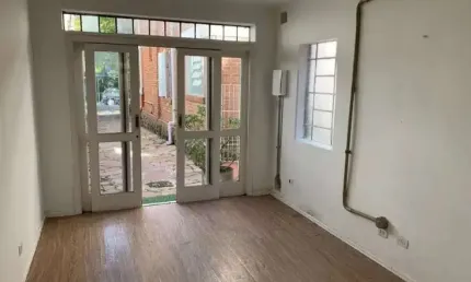 Sobrado à venda com 3 dormitorios, 1 suite, 6 vagas e 672M², localizado no Jardim Paulista, São Pau